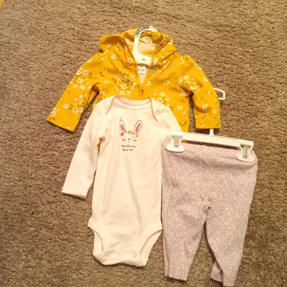 Just one you three pice  baby yellow jacket, onesie and pants 3M.